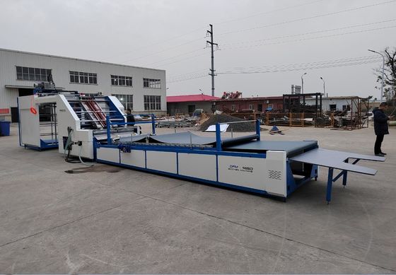 دستگاه لمینت فلوت کاغذ راه راه اتوماتیک 1450mm 1650mm با سرعت بالا